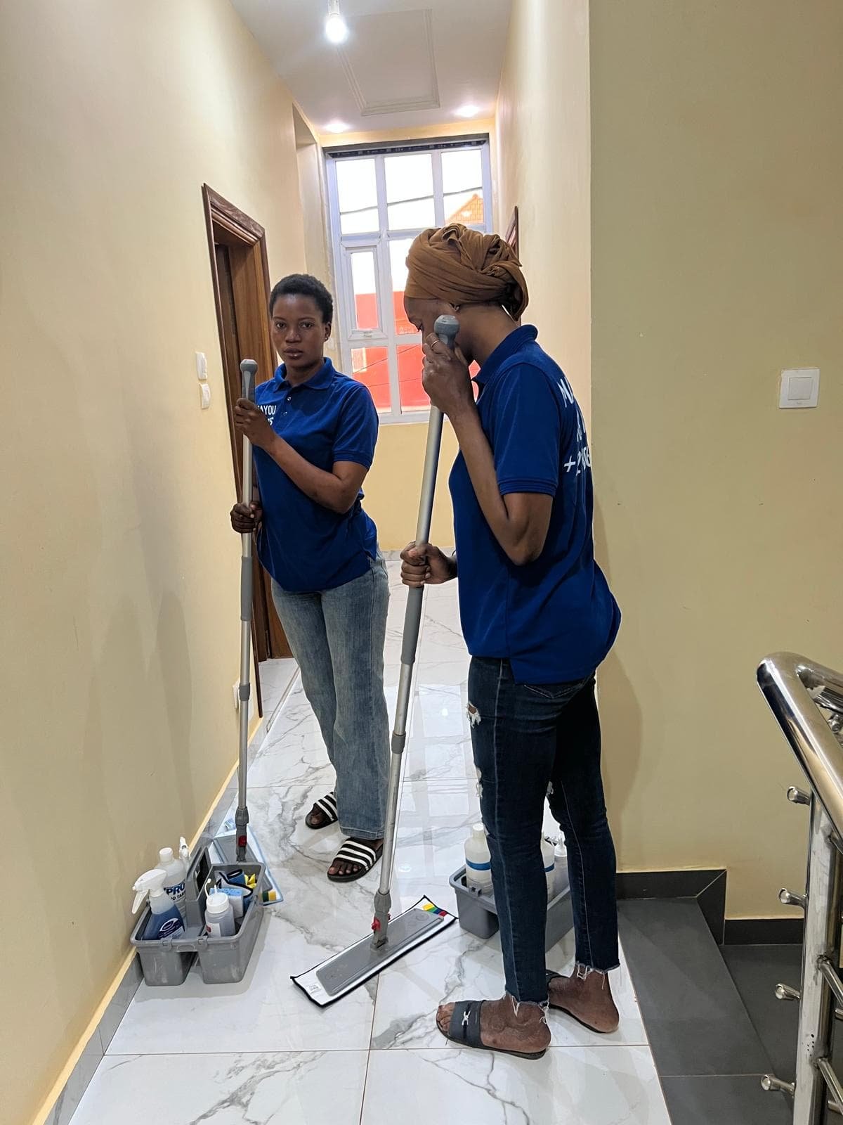 Équipe Mayou Service au travail à Dakar